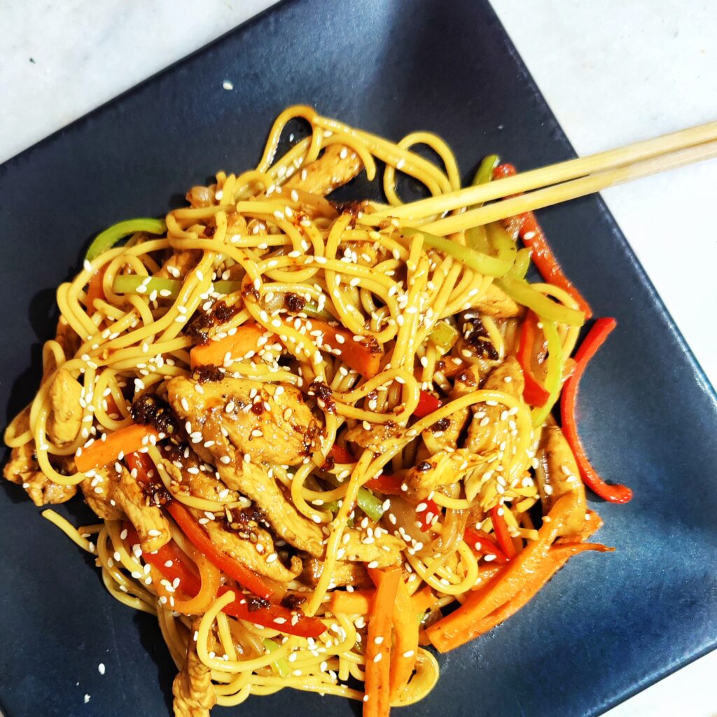 CHICKEN VEGGIE CHOW MEIN