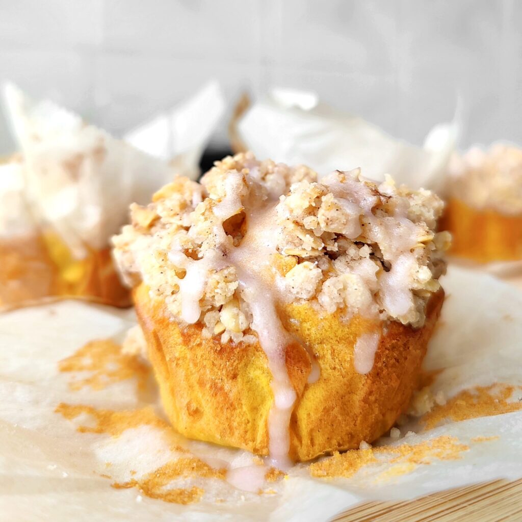 pumpkin muffins with oat streusel topping