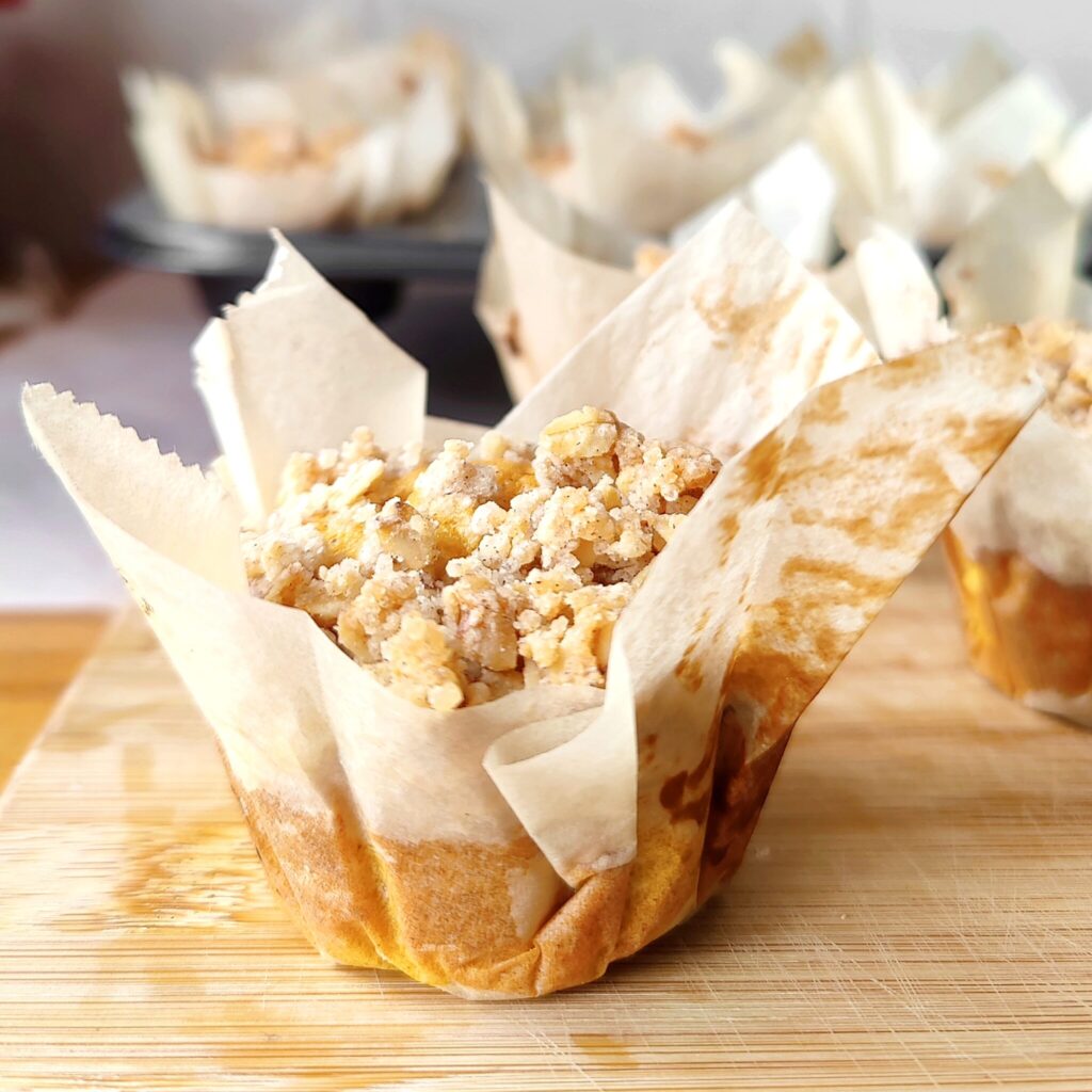 pumpkin muffins with oat streusel topping